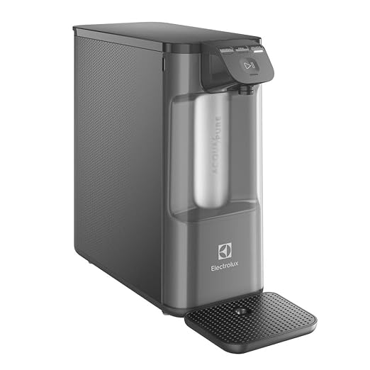 Purificador Electrolux grafite sobre bancada de cozinha